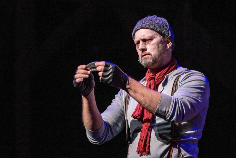 Teddy Tahu Rhodes in &quot;Sweeney Todd&quot;, regia Harold Prince.