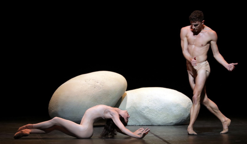 Agnese Di Clemente e Domenico Di Cristo in &quot;L’Après-midi d’un Faune&quot;, coreografia Amedeo Amodio. Foto Brescia Amisano Teatro alla Scala