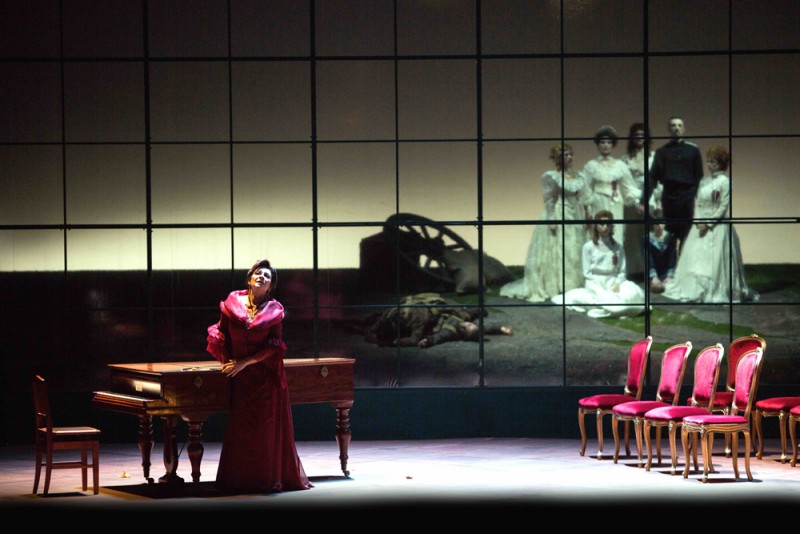 Daniela Dessì in &quot;Fedora&quot;, regia Rosetta Cucchi. Foto Marcello Orselli