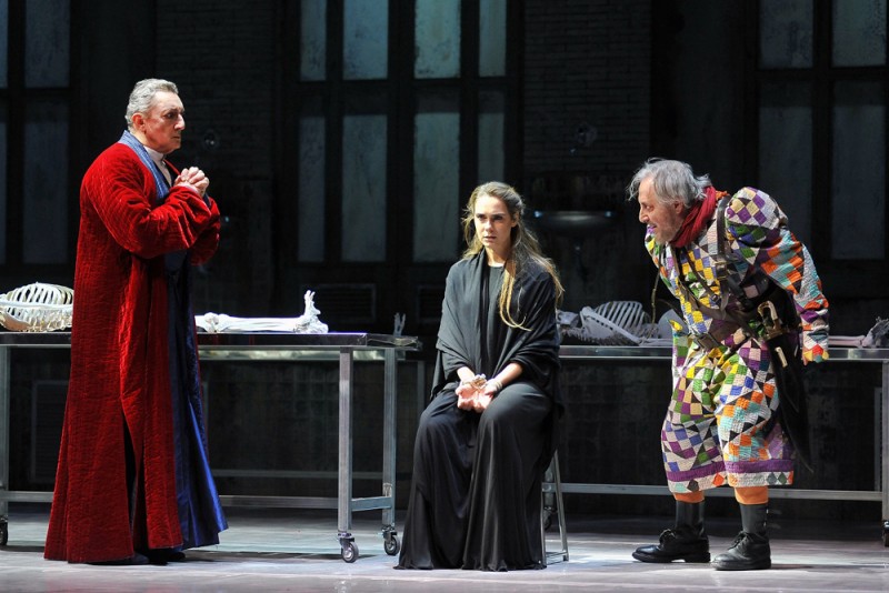 Sandro Lombardi-, Lucrezia Guidone e Massimo Verdastro in &quot;Antigone&quot;, regia Federico Tiezzi. Foto Achille Le Pera