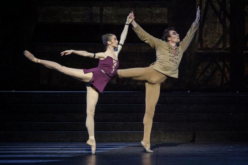 Eleonora Abbagnato e Nicolas Le Riche in &quot;Notre-Dame de Paris&quot;, coreografia Roland Petit