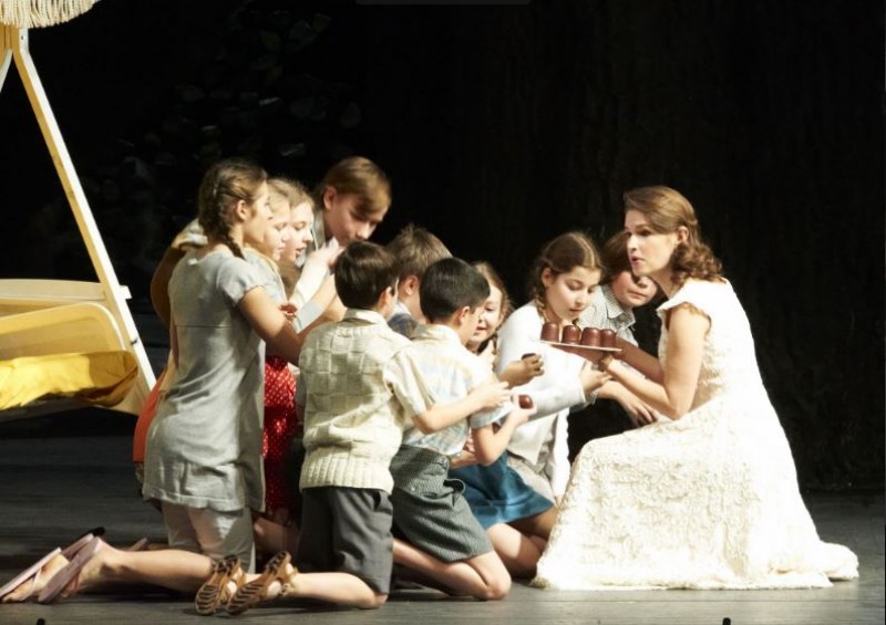 Sophie Koch in &quot;Werther&quot;, regia Andrei Serban. Foto Wiener Staatsoper, Michael Pöhn