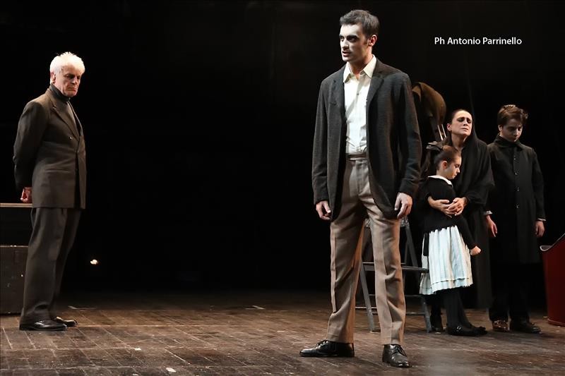 Michele Placido e Luca Iacono in &quot;Sei personaggi in cerca d&#039;autore&quot; - regia Gabriele Lavia. Foto Antonio Parrinello