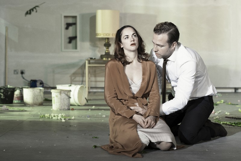 &quot;Hedda Gabler&quot;, regia Ivo van Hove - RUTH WILSON (Hedda Gabler), RAFE SPALL (Brack). Foto Jan Versweyveld