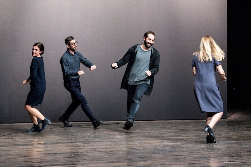 “Il cielo non è un fondale”, di Daria Deflorian, Antonio Tagliarini. Foto Giorgio Termini