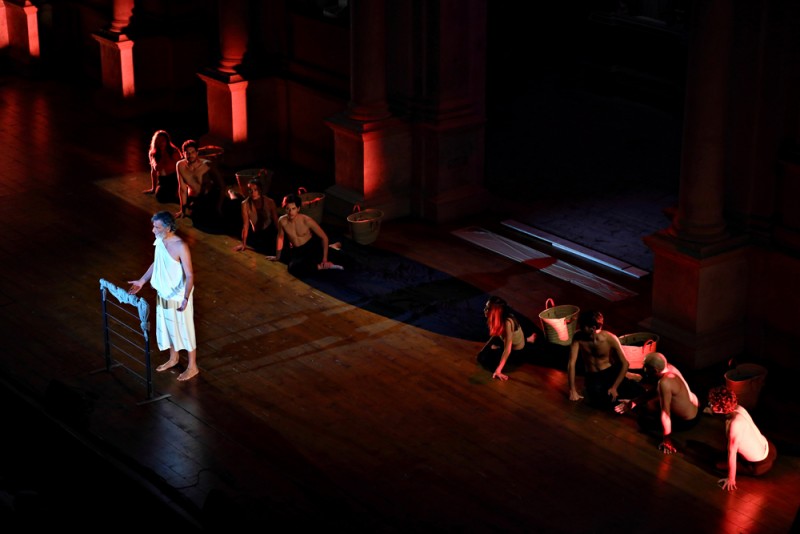 Enrico Lo Verso in &quot;L&#039;Apologia di Socrate&quot;, regia Alessandra Pizzi. Foto Roberto De Biasio