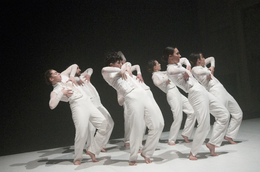 Compagnia Opus Ballet in &quot;White Room”, coreografia Adriano Bolognino