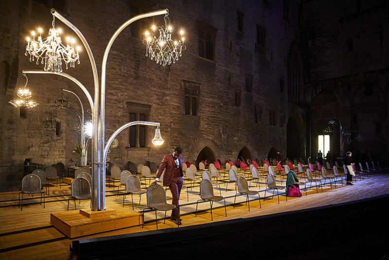 &quot;La Cerisaie&quot; regia Tiago Rodrigues. Foto Christophe Raynaud de Lage, Festival d&#039;Avignon.