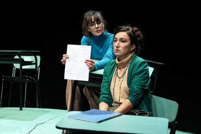 Ambra Angiolini e Arianna Scommegna in &quot;Il nodo&quot;, regia Serena Senigaglia. Foto Azzurra Primavera