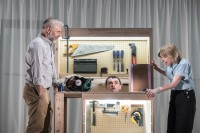 Mark Bonnar, Brian Vernel, Jane Horrocks in "Instructions for Correct Assembly"::regia Hamish Pirie. Foto Johan Persson