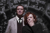 Laura Curino e Renato Sarti in "Il rumore del silenzio", regia Renato Sarti. Foto Jacopo Gussoni