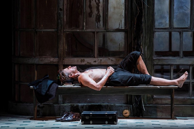 Mikhail Baryshnikov in “Brodsky/Baryshnikov”, regia Alvis Hermanis. Foto Salvatore Pastore