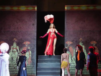 Giulia Di Quilio in "La misteriosa fiamma della Regina Loana", regia Giuseppe Dipasquale