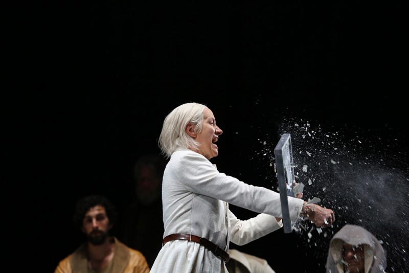 Maddalena Crippa in &quot;Richard II&quot;, regia Peter Stein. Foto Paolo Porto