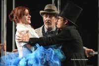 Minasi, Cesale e Carullo in "Marionette che passione", regia Giuseppe Carullo e Cristiana Minasi