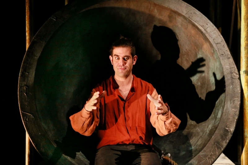 Matthias Martelli in &quot;Dante fra le fiamme e le stelle&quot;, regia Emiliano Bronzino. Foto Giorgio Sottile