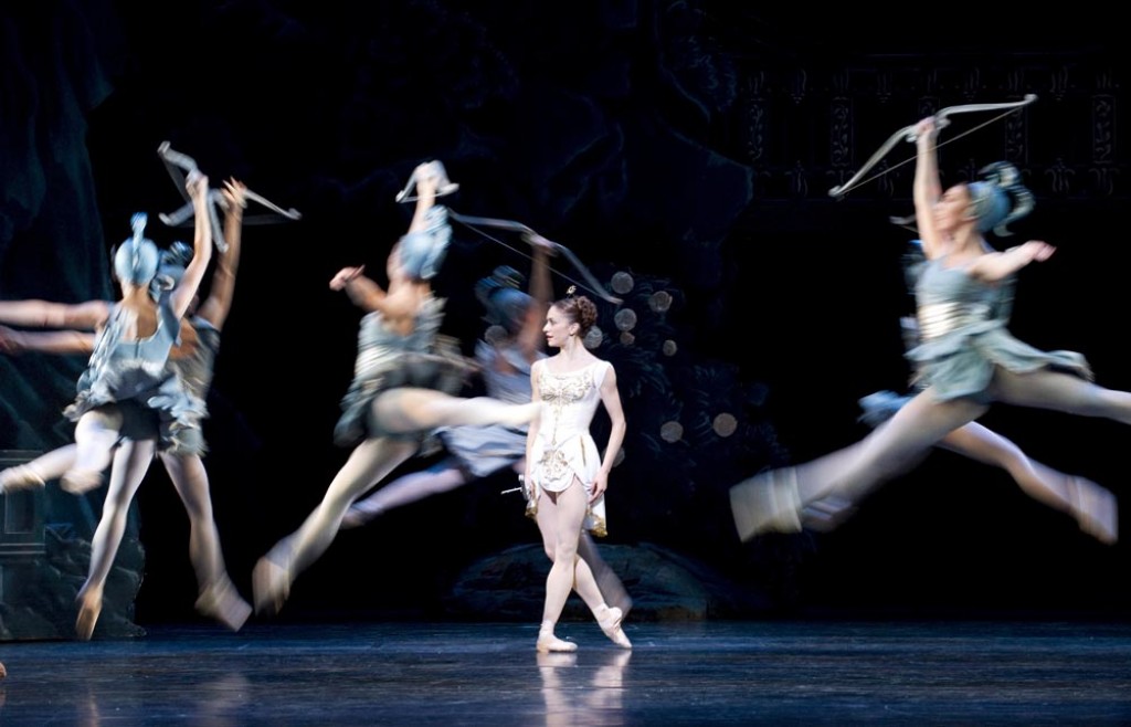 Marianela Nunez and Artists of The Royal Ballet in &quot;Sylvia&quot;, coreografia Frederick Ashton. Foto Tristram Kenton ROH 2010