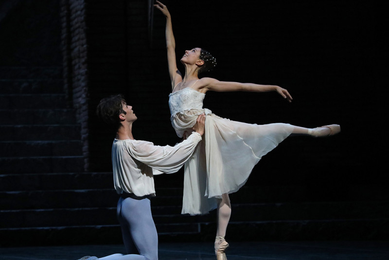 Agnese Di Clemente e Claudio Coviello in &quot;Romeo e Giulietta&quot;, coreografia Kenneth MacMillan. Foto Brescia e Amisano, Teatro alla Scala