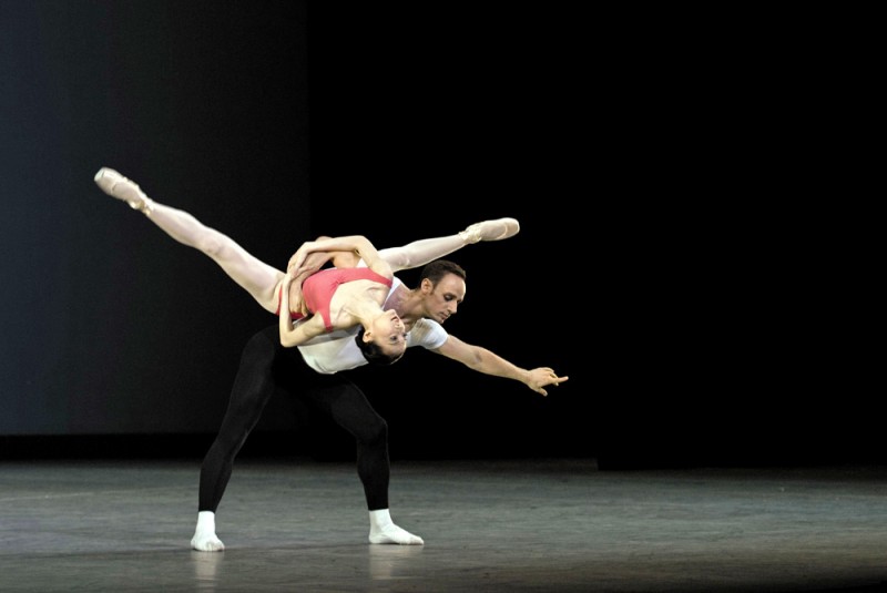 Thomas Lund e Yao Wei in &quot;Symphony in Three Movements&quot;