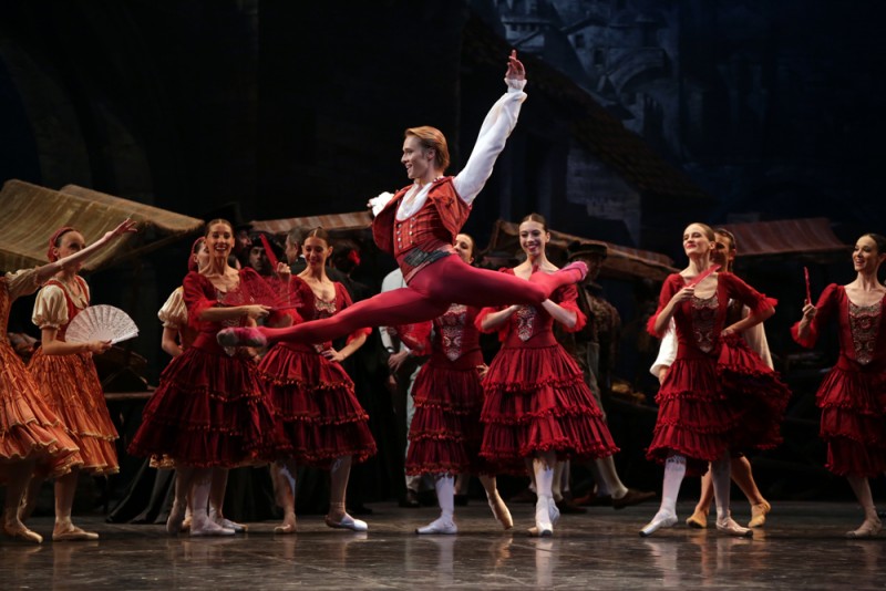 Timofej Andrijashenko in &quot;Don Chisciotte&quot;, coreografia Rudolf Nureyev. Foto Brescia e Amisano Teatro alla Scala