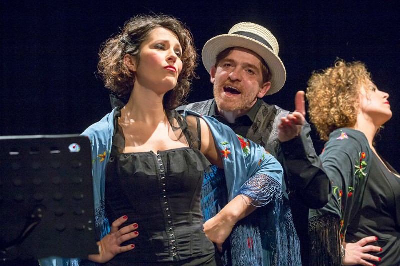 Da sinistra Elisabetta D&#039;Acunzo, Ernesto Lama, Marina Bruno in &quot;Sottovoce&quot;, regia Ernesto Lama. Foto Fiorella Passante