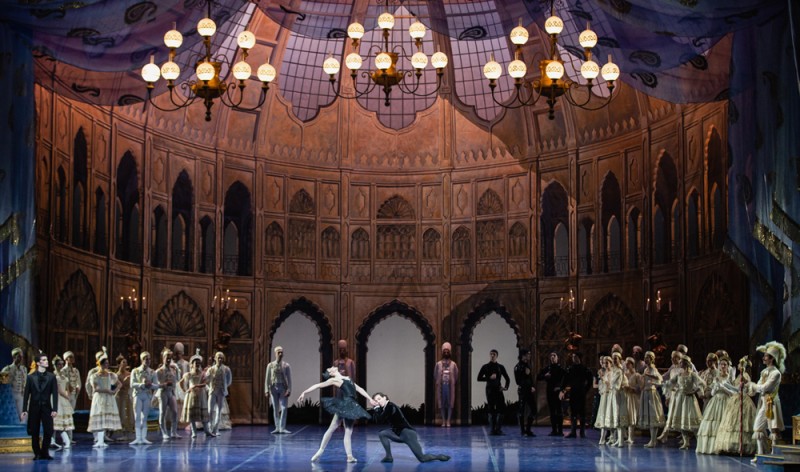 Alessandra Amato e Claudio Cocino in &quot;Il Lago dei Cigni&quot;, coreografia Benjamin Pech. Foto Yasuko Kageyama