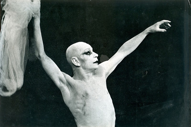 Lindsay Kemp in “Flowers”