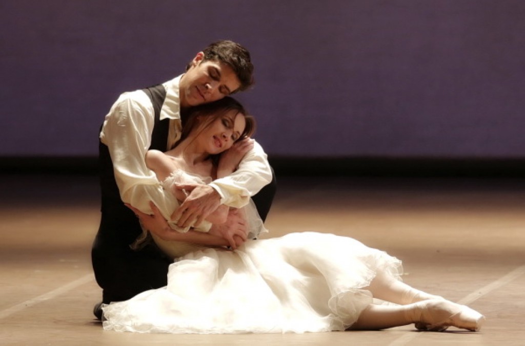 Svetlana Zakharova e Roberto Bolle in &quot;La Dame aux camélias&quot;, coreografia John Neumeier