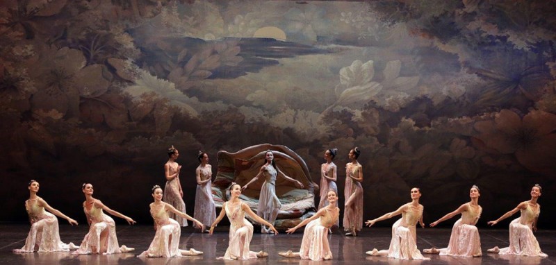 Al centro Nicoletta Manni in &quot;Sogno di una notte di mezza estate&quot;, coreografia George Balanchine