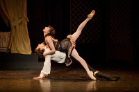 D. Gilbert (Mary Vetsera) e H. Marchand (Prince Rodolphe) in "Mayerling", coreografia Kenneth MacMillan. Foto Ann Ray
