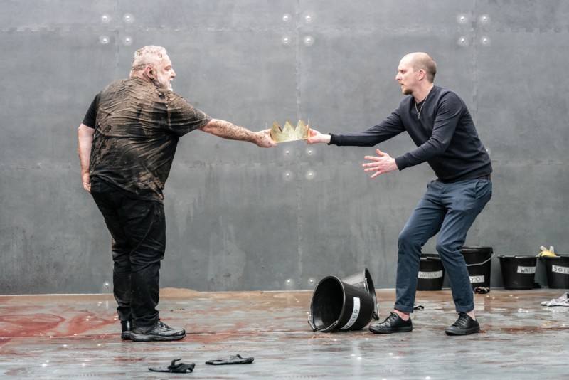 &quot;The Tragedy of King Richard the Second&quot;. Simon Russell Beale e Leo Bill. Foto Marc Brenner