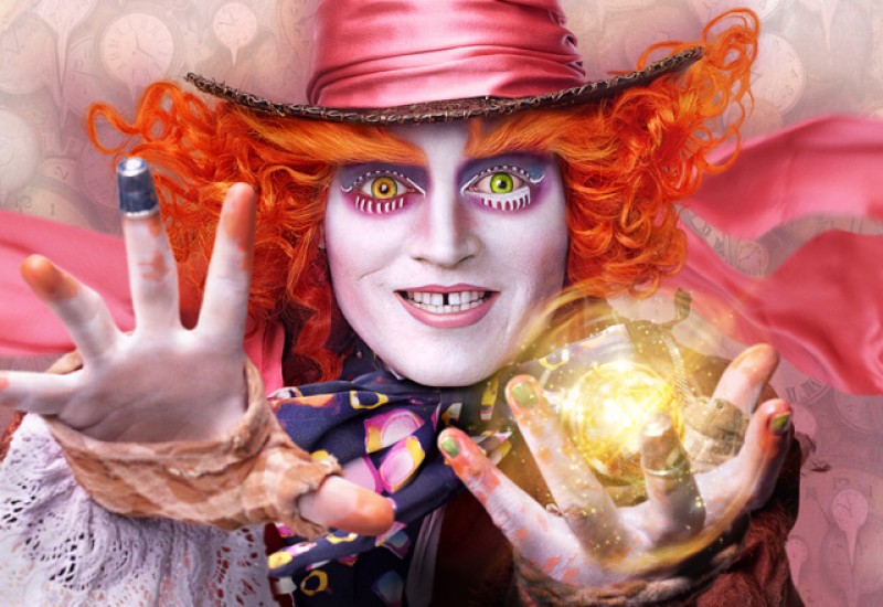 &quot;Alice Through the Looking Glass&quot; di James Bobin