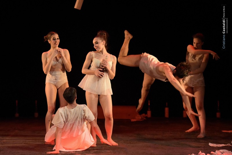 “Amara Satira Omnia”, coreografia Melissa Zuccalà. Foto Cristiano Castaldi